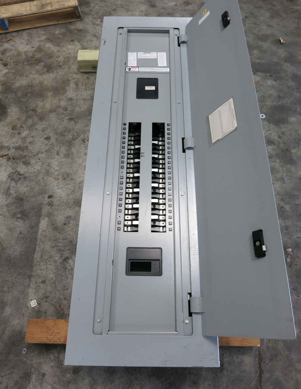 Siemens P1C42ML400ATS 400A 208/120 Main Lug Breaker Panel Board